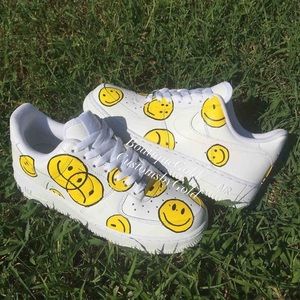 Custom Nike Air Force 1 smiley yellow